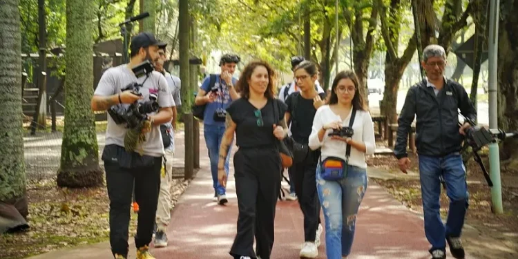 Equipe no set de filmagem, na Avenida Paraná. Foto: Marcos Labanca Equipe no set de filmagem, na Avenida Paraná. Foto: Marcos Labanca