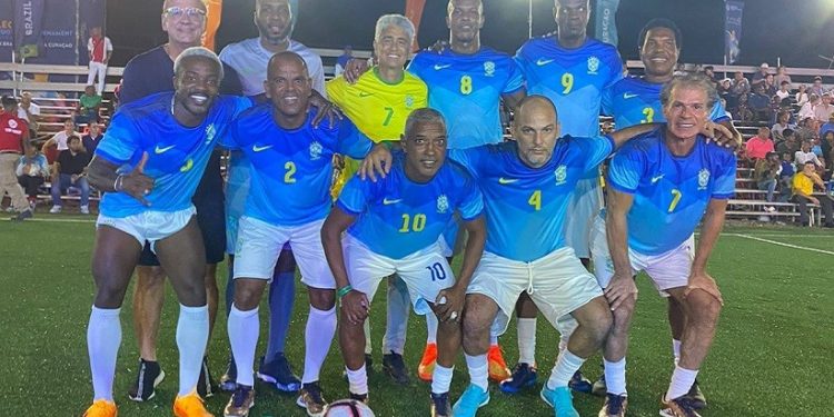 Time brasileiro, sob comando do técnico Bebeto
Divulgação Time brasileiro, sob comando do técnico Bebeto
Divulgação