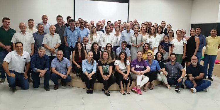 Diretores, conselheiros e convidados na Assembleia Geral Ordinária da ACIFI - Foto divulgação Diretores, conselheiros e convidados na Assembleia Geral Ordinária da ACIFI - Foto divulgação