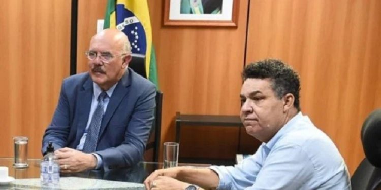Pastor Arilton Moura ao lado do ex-ministro da educação Milton Ribeiro / Reprodução/Instagram Pastor Arilton Moura ao lado do ex-ministro da educação Milton Ribeiro / Reprodução/Instagram