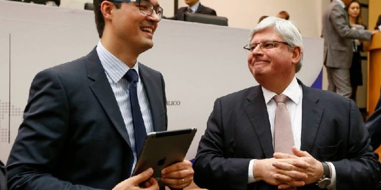 O então PGR Rodrigo Janot e o procurador Deltan Dallagnol participam de seminário promovido pelo CNMP, em Brasília - Pedro Ladeira/Folhapress O então PGR Rodrigo Janot e o procurador Deltan Dallagnol participam de seminário promovido pelo CNMP, em Brasília - Pedro Ladeira/Folhapress