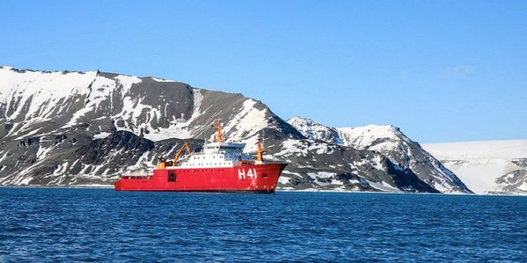 O navio polar Almirante Maximiano que irá fazer o transporte dos pesquisadores até a estação (crédito: Marinha do Brasil) O navio polar Almirante Maximiano que irá fazer o transporte dos pesquisadores até a estação (crédito: Marinha do Brasil)