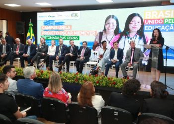 Autoridades durante a cerimônia - Foto: Unila