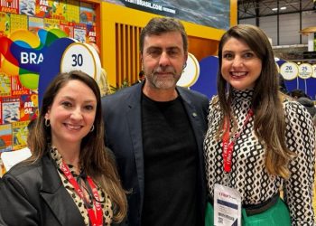 Maira Dalcin, responsável pelo setor de Visitors do Visit Iguassu, participou da Fitur, em Madrid, ao lado do presidente da Embratur, Marcelo Freixo, e da diretora de marketing da Secretaria Municipal de Turismo, Andressa Szekut.