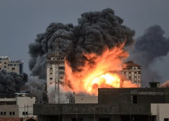 Explosão na Cidade de Gaza, durante ataque aéreo israelense