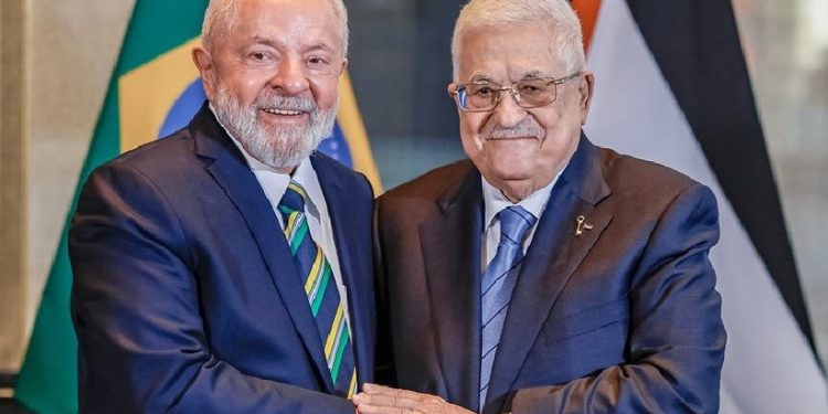 No encontro com Mahmoud Abbas, Lula defendeu a solução de dois Estados, Palestina e Israel, no Oriente Médio. Foto: Ricardo Stuckert / PR No encontro com Mahmoud Abbas, Lula defendeu a solução de dois Estados, Palestina e Israel, no Oriente Médio. Foto: Ricardo Stuckert / PR