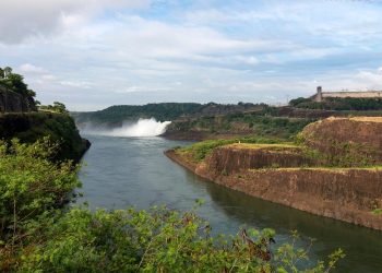 Rio Paraná segue a jusante da barragem de Itaipu. Foto: Rubens Fraulini/Itaipu Binacional.