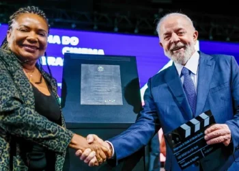 Presidente Lula e ministra da Cultura, Margareth Menezes, durante cerimônia em comemoração ao Dia Nacional do Cinema Brasileiro, nesta quarta-feira (19), no Rio de Janeiro - Foto: Ricardo Stuckert/PR