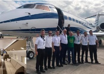 Jatinho de Luciano Hang foi recebido com honras militares (Reprodução)