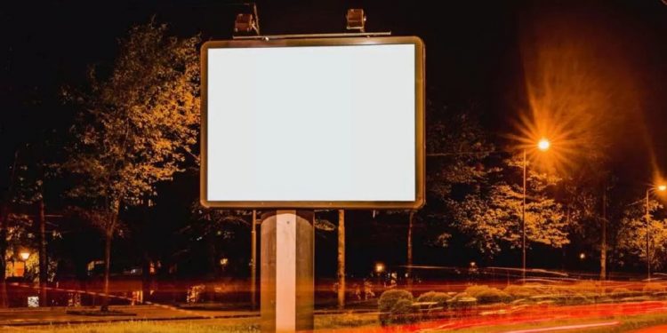 ACIFI, Comtur e Codefoz são contra a alteração da lei de publicidade visual, defendendo o processo técnico e participativo da norma atual. - foto Freepik ACIFI, Comtur e Codefoz são contra a alteração da lei de publicidade visual, defendendo o processo técnico e participativo da norma atual. - foto Freepik