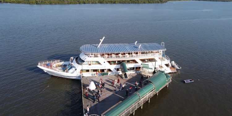Saída de Joinville - Créditos: Barco Príncipe Saída de Joinville - Créditos: Barco Príncipe