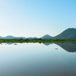El cerro Pan de Azúcar y una cadena de montañas, en el Pantanal brasileño - MS, a orillas del río Paraguay - Foto Joel Recalde