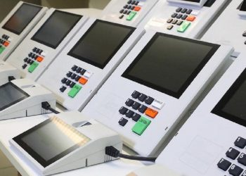 Candidatos a prefeito debatem suas propostas na ACIFI. - Foto: TRE Paraná