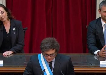 No cenário do Congresso semivazio, manifestações de tédio e incredulidade (Reprodução)