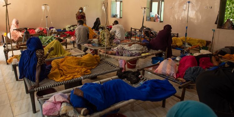MSF’s cholera treatment centre, located in Kassala, was flooded after heavy rains the previous night. The centre, based in tents, provides urgent care to cholera patients. Available space within the hospital was quickly reorganized to welcome patients coming from the flooded tents. Despite the challenging conditions MSF teams continue their efforts to treat those affected by the outbreak, working to maintain operations and ensure that patients receive life-saving care. MSF’s cholera treatment centre, located in Kassala, was flooded after heavy rains the previous night. The centre, based in tents, provides urgent care to cholera patients. Available space within the hospital was quickly reorganized to welcome patients coming from the flooded tents. Despite the challenging conditions MSF teams continue their efforts to treat those affected by the outbreak, working to maintain operations and ensure that patients receive life-saving care.