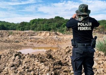 Ação resultou no cumprimento de 15 mandados de busca e apreensão e 5 mandados de prisão preventiva - Foto: Divulgação / PF