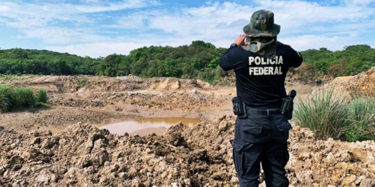 Ação resultou no cumprimento de 15 mandados de busca e apreensão e 5 mandados de prisão preventiva - Foto: Divulgação / PF Ação resultou no cumprimento de 15 mandados de busca e apreensão e 5 mandados de prisão preventiva - Foto: Divulgação / PF