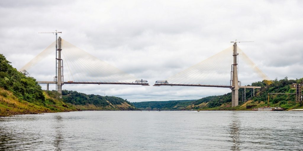 Ponte prestes a ligar Brasil e Paraguai, em agosto de 2022. Foto: Rubens Fraulini/Itaipu Binacional.