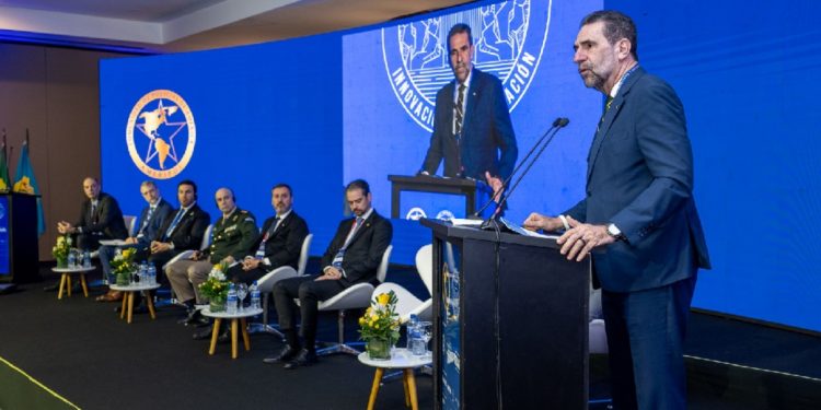 Enio Verri discursa na abertura da Cúpula da Ameripol Enio Verri discursa na abertura da Cúpula da Ameripol