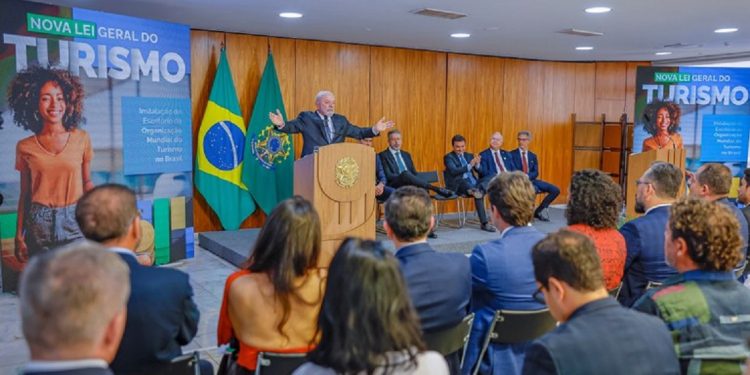 A intenção da nova lei é aprimorar e favorecer maior integração entre poder público e atores privados ligados ao turismo. Foto: Ricardo Stuckert / PR A intenção da nova lei é aprimorar e favorecer maior integração entre poder público e atores privados ligados ao turismo. Foto: Ricardo Stuckert / PR
