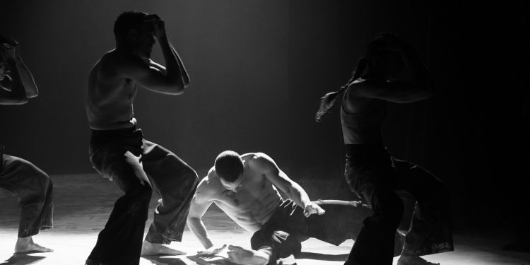 Balé Teatro Guaíra continua turnê pelo Paraná e apresenta CONTRAPONTO em Apucarana e Maringá
Sabrina da Paz Balé Teatro Guaíra continua turnê pelo Paraná e apresenta CONTRAPONTO em Apucarana e Maringá
Sabrina da Paz