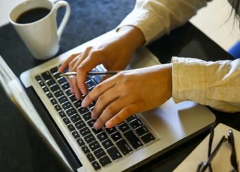 O Procred 360 é destinado à renegociação de dívidas de microempreendedores individuais (MEIs) e microempresas, e oferece condições facilitadas de financiamento e cobertura por meio do Fundo Garantidor de Operações (FGO) - Foto: Marcelo Camargo/Agência Brasil