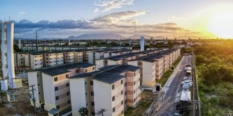 Todas as casas e apartamentos a serem construídos estarão localizados em áreas urbanas consolidadas ou em expansão e terão acesso a rede elétrica, saneamento, educação, saúde, comércios e transporte público coletivo - Foto: Ricardo Stuckert/PR