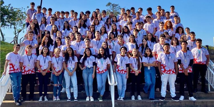 Cerca de 150 jovens são formandos da edição 2024 do Projeto Trilha Jovem e apresentarão suas competências e habilidades durante a Feira.
Foto: Polo Iguassu Cerca de 150 jovens são formandos da edição 2024 do Projeto Trilha Jovem e apresentarão suas competências e habilidades durante a Feira.
Foto: Polo Iguassu