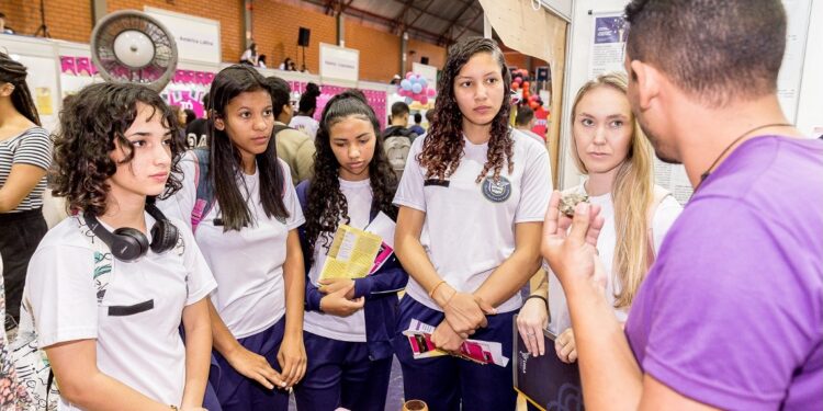 Evento é voltado principalmente para estudantes de Ensino Médio de Foz do Iguaçu e região Evento é voltado principalmente para estudantes de Ensino Médio de Foz do Iguaçu e região