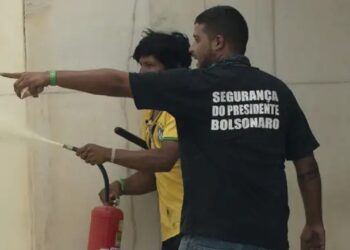 Golpistas invadiram e depredaram prédios públicos na Praça dos Três Poderes. Vândalos usaram extintor de incêndio próximo ao prédio do Superior Tribunal Federal (STF). Foto: Joedson Alves/Agencia Brasil