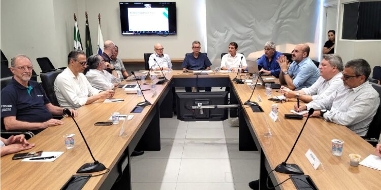 Prefeito eleito participou da reunião do Conselho Superior da ACIFI – foto divulgação Prefeito eleito participou da reunião do Conselho Superior da ACIFI – foto divulgação