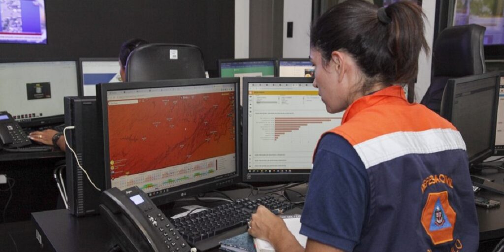 Centro de Gerenciamento de Emergências da Defesa CIvil Estadual atua no monitoramento de eventos extremos. Foto: Governo de SP/Divulgação
