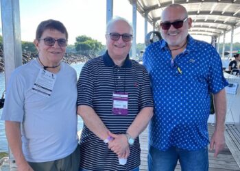 Na foto presidente do Cofeci, João Teodoro ao lado dos diretores Celso Raimundo e Luiz Barcellos