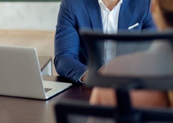 A mulher informou ser sócia de uma empresa da qual não tem mais participação legal. (Foto: Freepik)