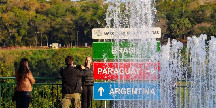 Crédito das imagens: Equipe de Fotografia Marco 3 Fronteiras. Crédito das imagens: Equipe de Fotografia Marco 3 Fronteiras.