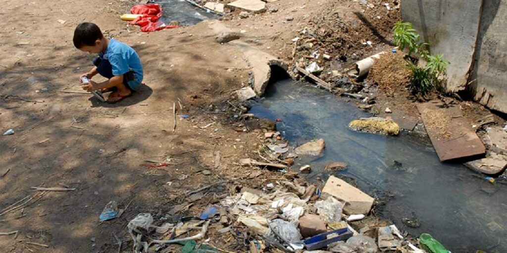 Cerca de 100 milhões de pessoas não têm acesso à coleta de esgoto, o que causa doenças que podem levar à morte por contaminação. Foto: Instituto Trata Brasil/Fonte: Agência Senado
