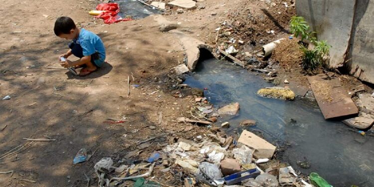 Cerca de 100 milhões de pessoas não têm acesso à coleta de esgoto, o que causa doenças que podem levar à morte por contaminação. Foto: Instituto Trata Brasil/Fonte: Agência Senado