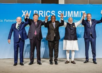 Presidente Luiz Inácio Lula da Silva e os presidentes da República Popular da China, Xi Jinping e da África do Sul, Cyril Ramaphosa; o primeiro-Ministro da Índia, Narendra Modi; e o ministro das Relações Exteriores da Rússia, Sergey Lavrov, na Cúpula de Líderes do BRICS 2023, em Joanesburgo - Foto: Ricardo Stuckert/Secom-PR