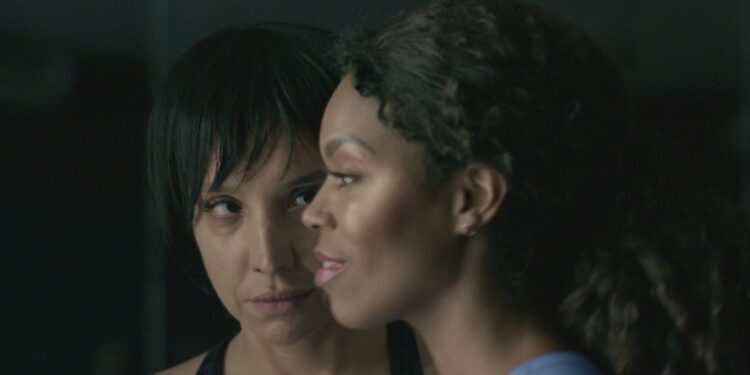 Atrizes Maria Maya e Andréia de Lima em cena do thriller psicológico - Foto Multiplot Filmes Atrizes Maria Maya e Andréia de Lima em cena do thriller psicológico - Foto Multiplot Filmes