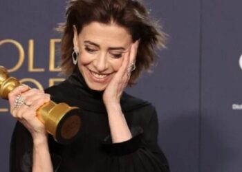 Fernanda Torres levou o prêmio de Melhor Atriz por Ainda Estou Aqui. Ela se tornou a primeira brasileira a ganhar o Globo de Ouro nesta categoria. Foto: Divulgação