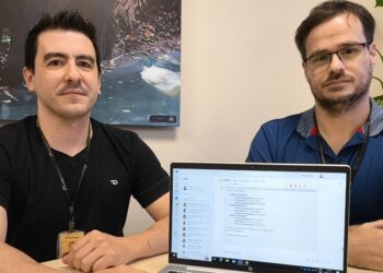 Mateus da Silveira e Luiz Carlos Viana Melo: mais agilidade na gestão de informações. Foto: Romeu de Bruns/Itaipu Binacional