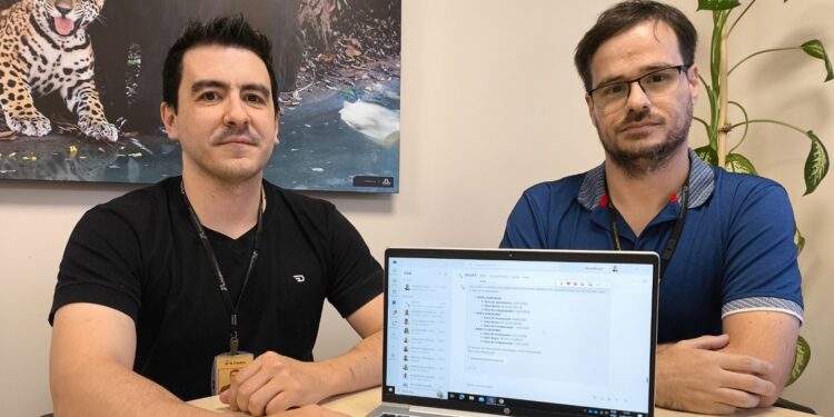 Mateus da Silveira e Luiz Carlos Viana Melo: mais agilidade na gestão de informações. Foto: Romeu de Bruns/Itaipu Binacional