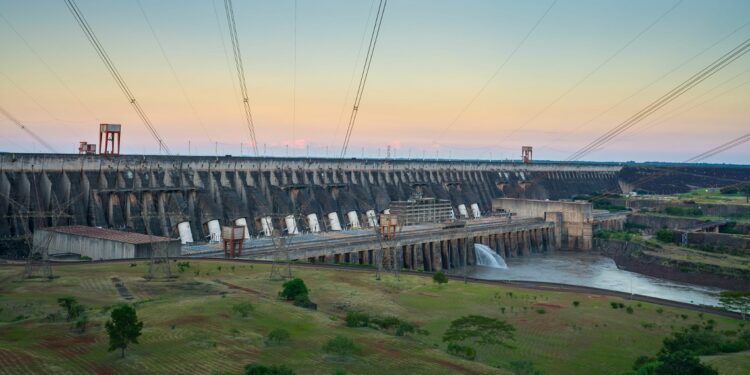 A taxa de disponibilidade das unidades geradoras da usina em 2024 foi de mais de 97%, superior à meta empresarial de 94%. Foto: Alexandre Marchetti/Itaipu Binacional. A taxa de disponibilidade das unidades geradoras da usina em 2024 foi de mais de 97%, superior à meta empresarial de 94%. Foto: Alexandre Marchetti/Itaipu Binacional.