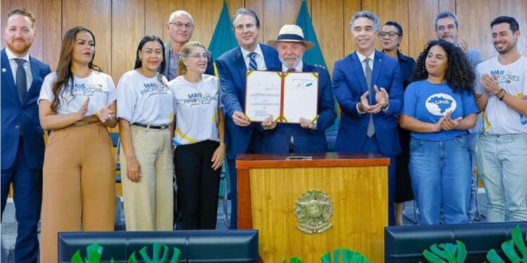 Lula reconheceu o valor da profissão, além de seus desafios, e pontuou a relevância do programa para promover melhores condições a esses profissionais - Foto: Ricardo Stuckert/Secom-PR Lula reconheceu o valor da profissão, além de seus desafios, e pontuou a relevância do programa para promover melhores condições a esses profissionais - Foto: Ricardo Stuckert/Secom-PR