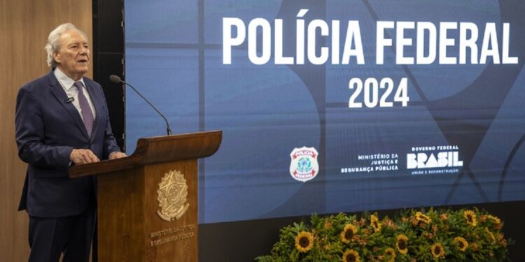 “Esses dados não apenas demonstram o êxito das operações, mas também o impacto direto na redução da capacidade de ação de facções criminosas em nosso país", afirmou o ministro da Justiça e Segurança Pública, Ricardo Lewandowski - Foto: Vitor Vasconcelos/Secom-PR “Esses dados não apenas demonstram o êxito das operações, mas também o impacto direto na redução da capacidade de ação de facções criminosas em nosso país", afirmou o ministro da Justiça e Segurança Pública, Ricardo Lewandowski - Foto: Vitor Vasconcelos/Secom-PR