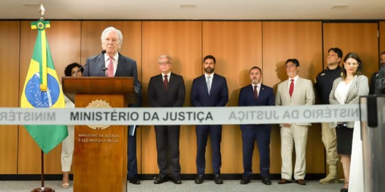 O MJSP também anunciou o investimento de cerca de R$ 120 milhões na aquisição de instrumentos de menor potencial ofensivo, incluindo 249 mil espargidores de pimenta e 22.736 armas de incapacitação neuromuscular - Foto: Jamile Ferraris/MJSP O MJSP também anunciou o investimento de cerca de R$ 120 milhões na aquisição de instrumentos de menor potencial ofensivo, incluindo 249 mil espargidores de pimenta e 22.736 armas de incapacitação neuromuscular - Foto: Jamile Ferraris/MJSP