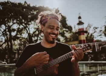 Tiago Bigode e Trio em Shangri-lá, quando o trio promete transformar clássicos da música brasileira em releituras criativas, acompanhadas de um groove irresistível e produção autoral.