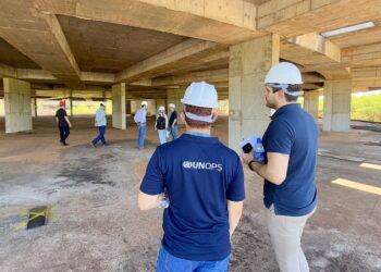 Equipe do UNOPS/ONU durante atividade nas obras do Campus Arandu. Foto: Fernanda Yumi/UNOPS
