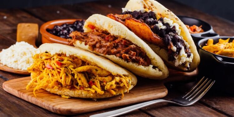 As arepas são parecidas com panquecas, feitas com massa de milho. As arepas são parecidas com panquecas, feitas com massa de milho.
