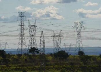 Energia elétrica residencial recua 14,21% e exerce o impacto negativo (-0,55 p.p.) mais intenso sobre a inflação de janeiro - Foto: Agência Brasil / Arquivo